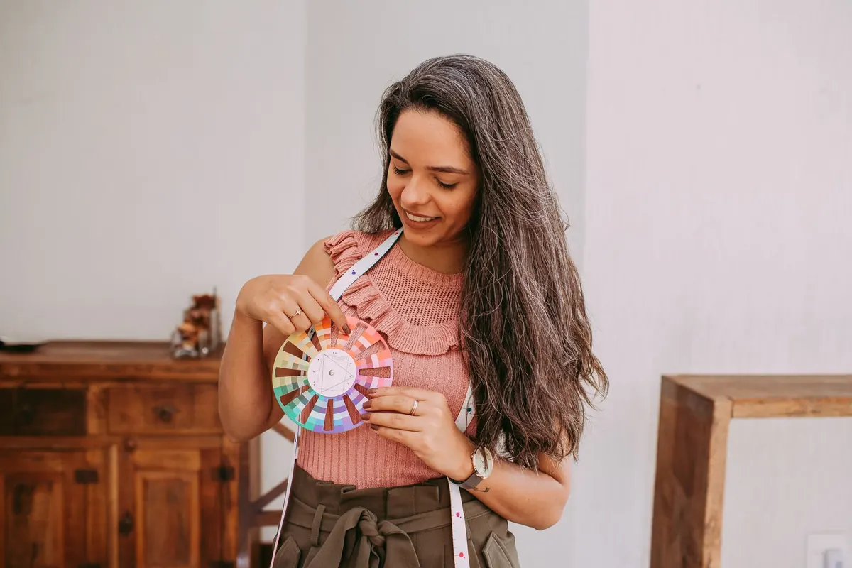 Color Theory for Beginners: How to Mix and Match Outfits